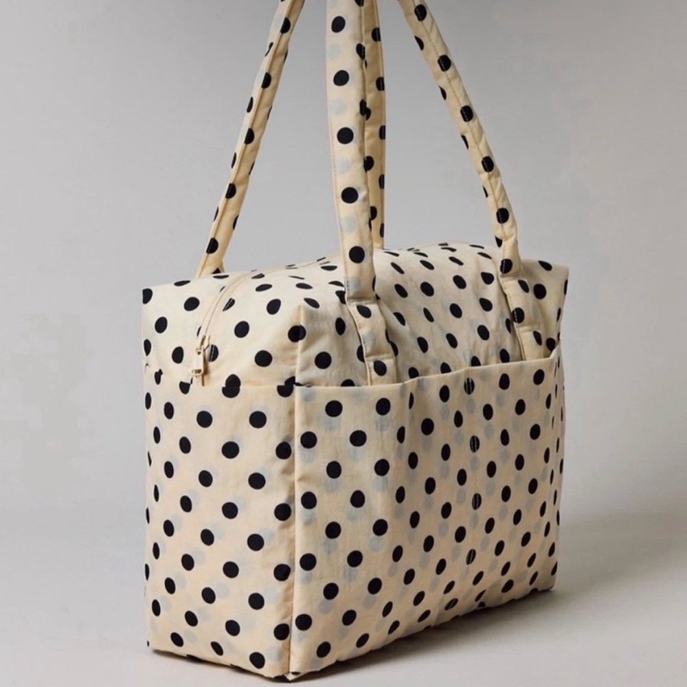 BAGGU Small Cloud Carry-On Bag Cream Black
Polka Dot - New with Tags